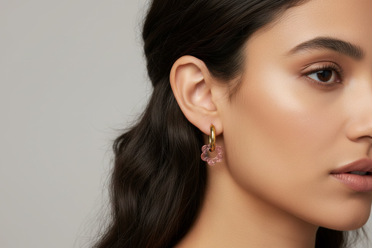 Boucles d’oreilles Créoles et fleur résine