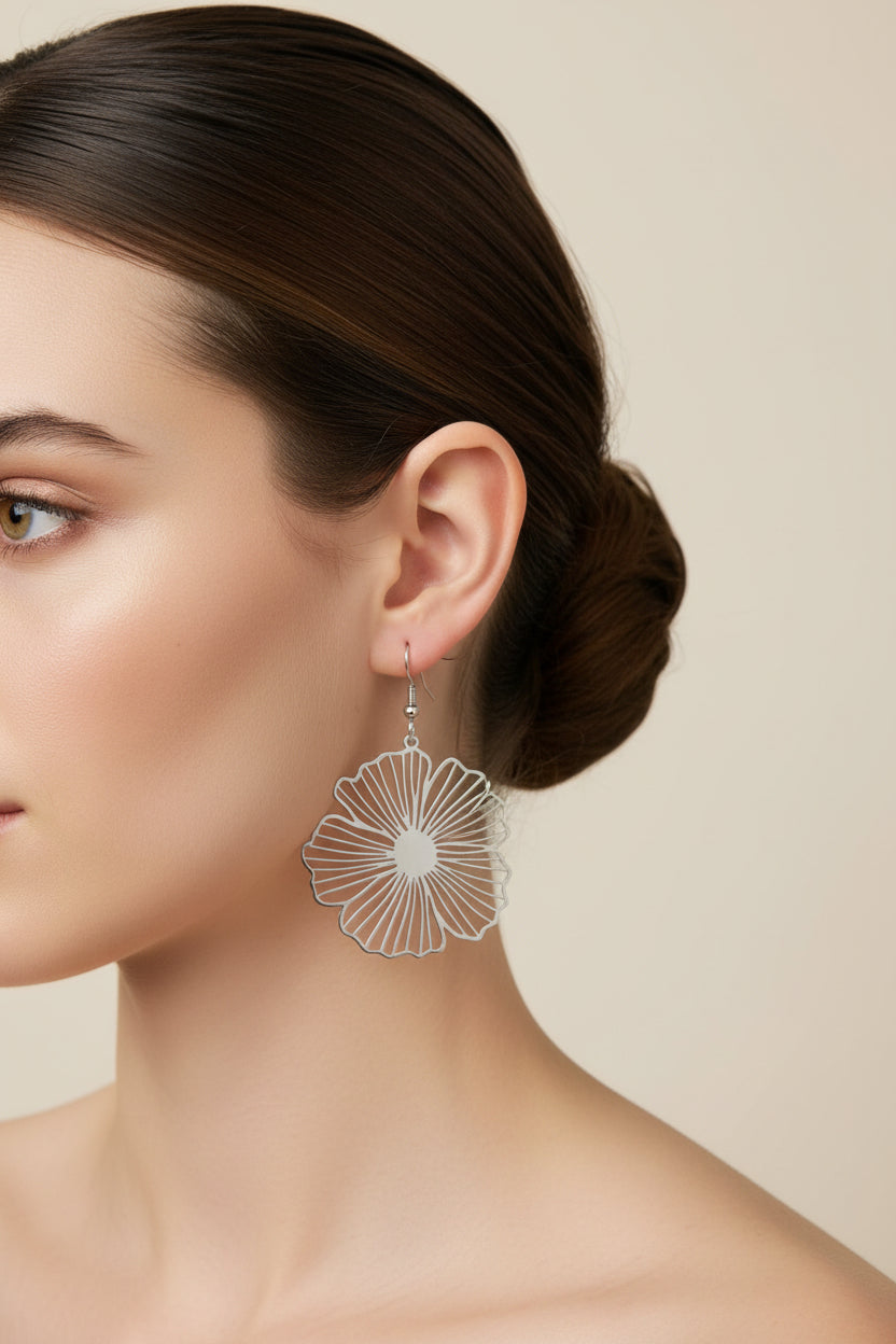 Boucles d’oreilles pendantes Fleurs rhodiées