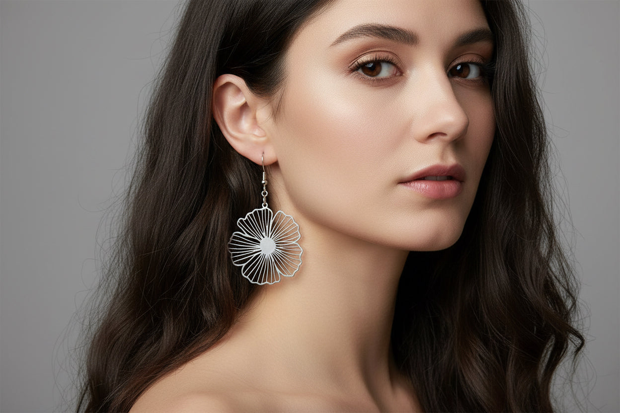Boucles d’oreilles pendantes Fleurs rhodiées