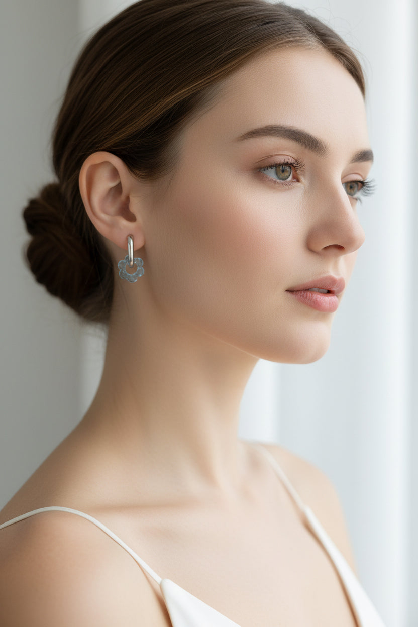 Boucles d’oreilles Créoles et fleur résine